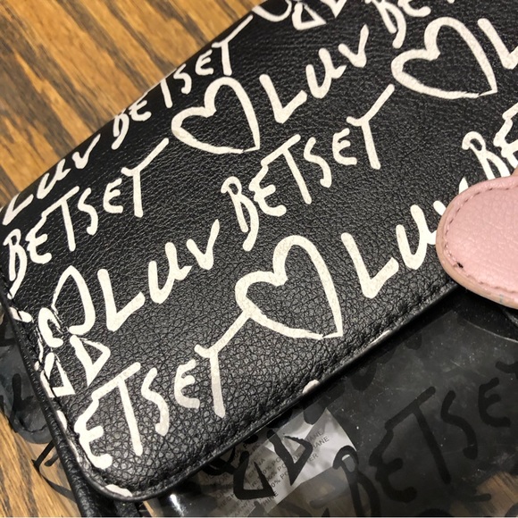 Luv Betsey by Betsey Johnson Crossbody Purse - Picture 2 of 6